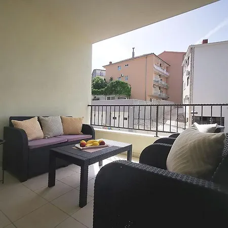 Center Karigo 6 Apartment