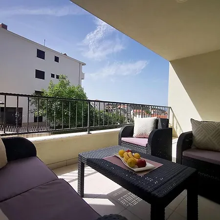 Διαμέρισμα Center Karigo 6 *