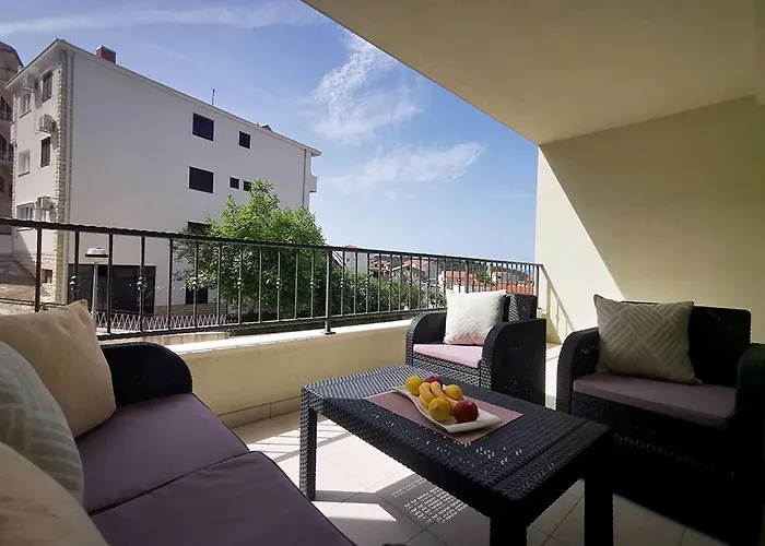 Apartament Center Karigo 6 *